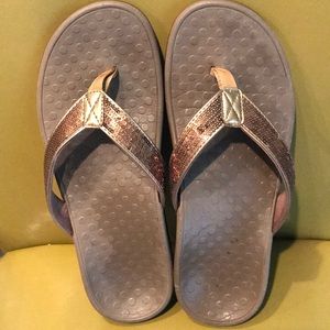 Vionic flip flops